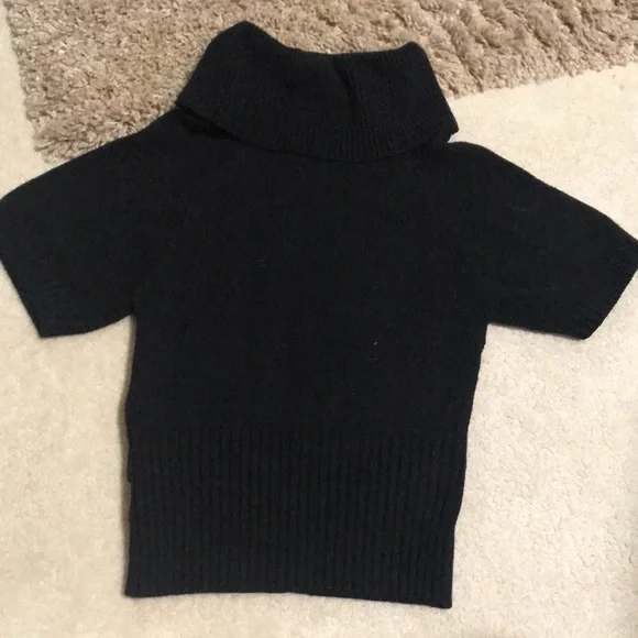 sweater - Picture 4 of 4